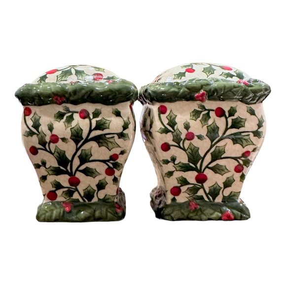 Vintage Pacific Rim Christmas “English Holly” Salt and Pepper Shakers Set - Picture 3 of 7